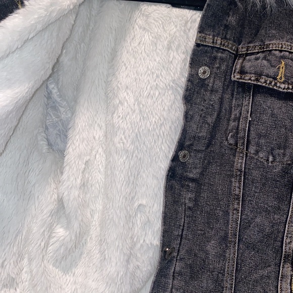 Fur hooded jean jacket - Picture 2 of 4